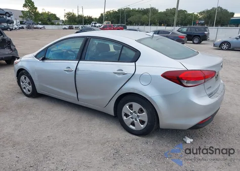 2017 Kia Forte Lx z USA, uszkodzony, nr VIN 3KPFK4A72HE158530
